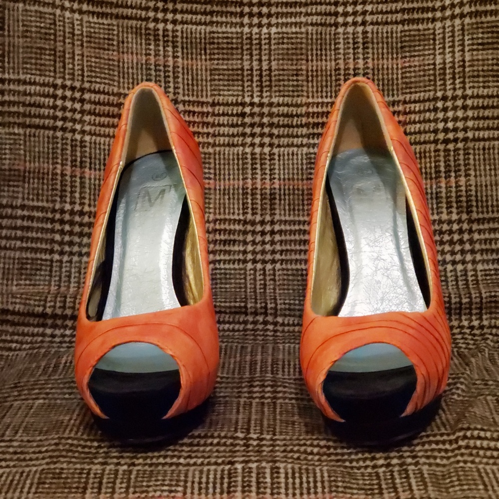 2 For $25 Women's Heels Size 6.5 - Picture 2 of 4